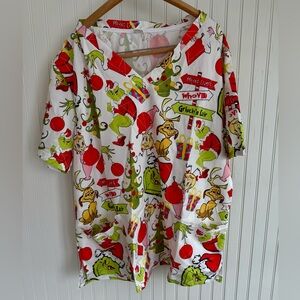 Holiday Scrubs Top Size XL Red, Green, White